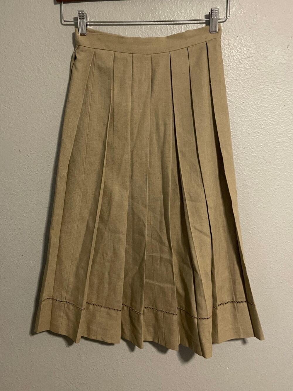 Vintage The Strawberry Plant Skirt Womens 7/8 Beige Pleated Midi Academia 70s